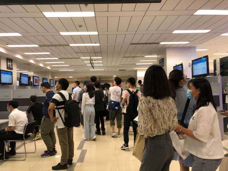 招商銀行騙應(yīng)屆生？真相究竟如何？，招商銀行應(yīng)屆生招聘爭議揭秘，真相究竟何在？