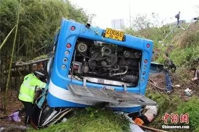 重大車禍?zhǔn)录颐?，最新新聞?bào)道與深度分析（2017年），揭秘重大車禍?zhǔn)录嫦?，最新新聞?bào)道與深度分析（2017版）