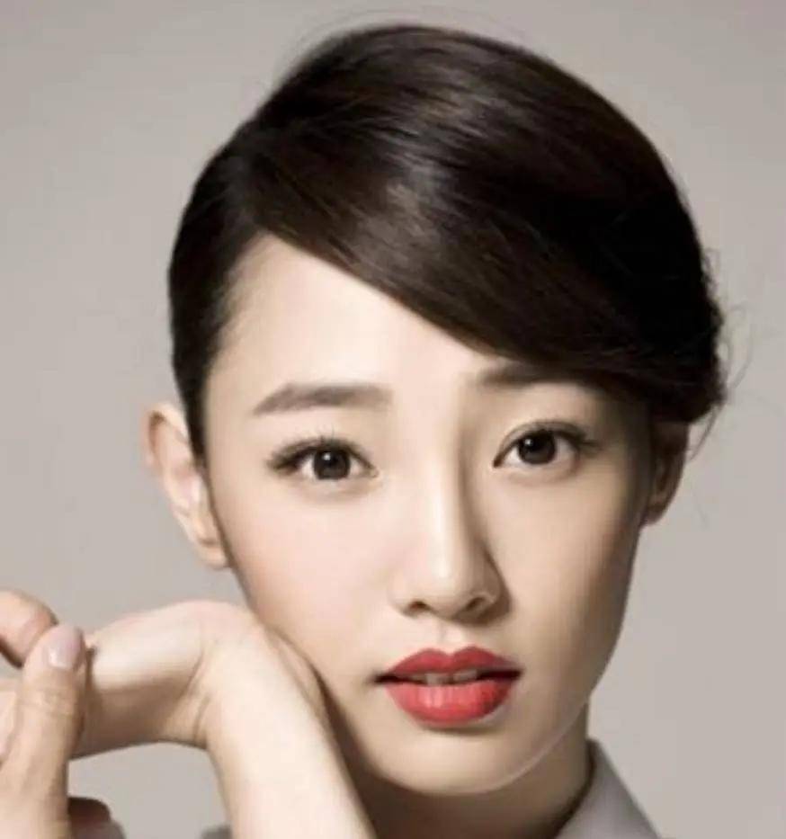 璀璨星途，一位演員女明星的閃耀人生，璀璨星途，女演員的閃耀人生旅程